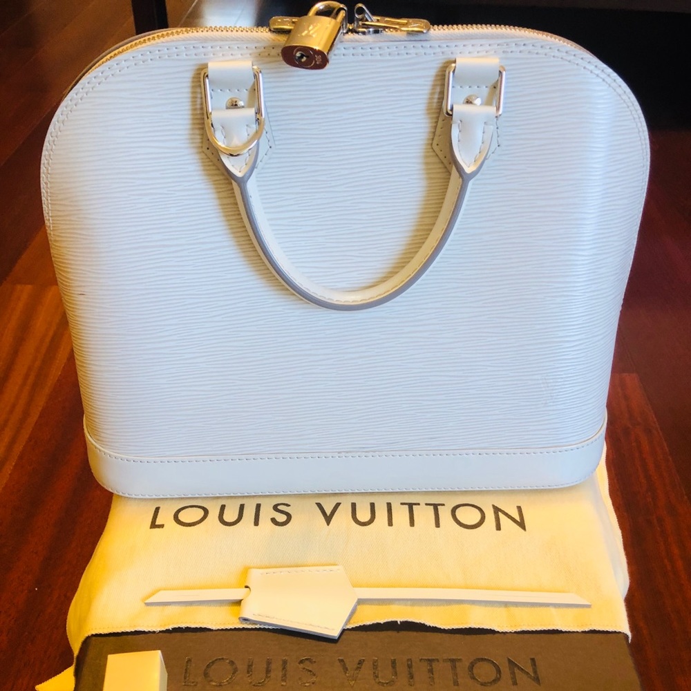 Authentic Louis Vuitton, Alma NM Epi Leather.